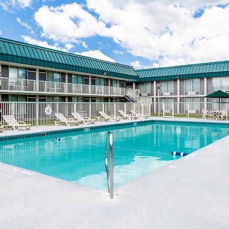 Red Roof Inn & Suites Dekalb Esterno foto