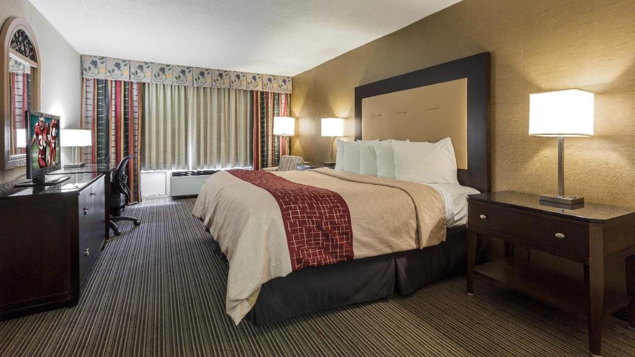 Red Roof Inn & Suites Dekalb Esterno foto