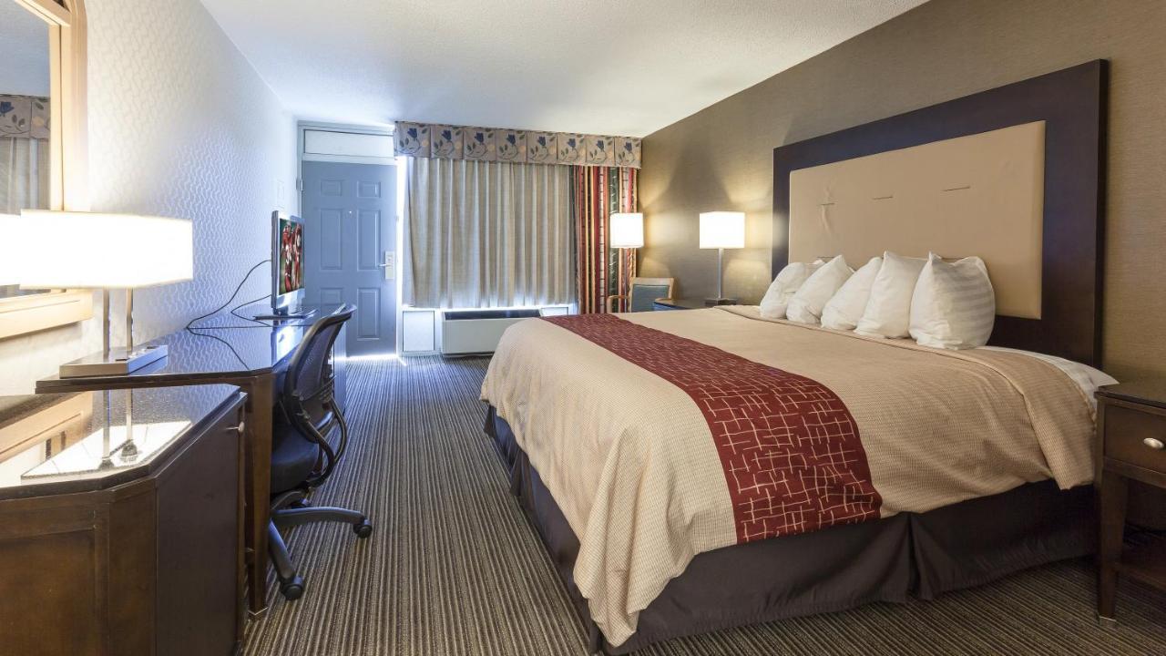 Red Roof Inn & Suites Dekalb Esterno foto