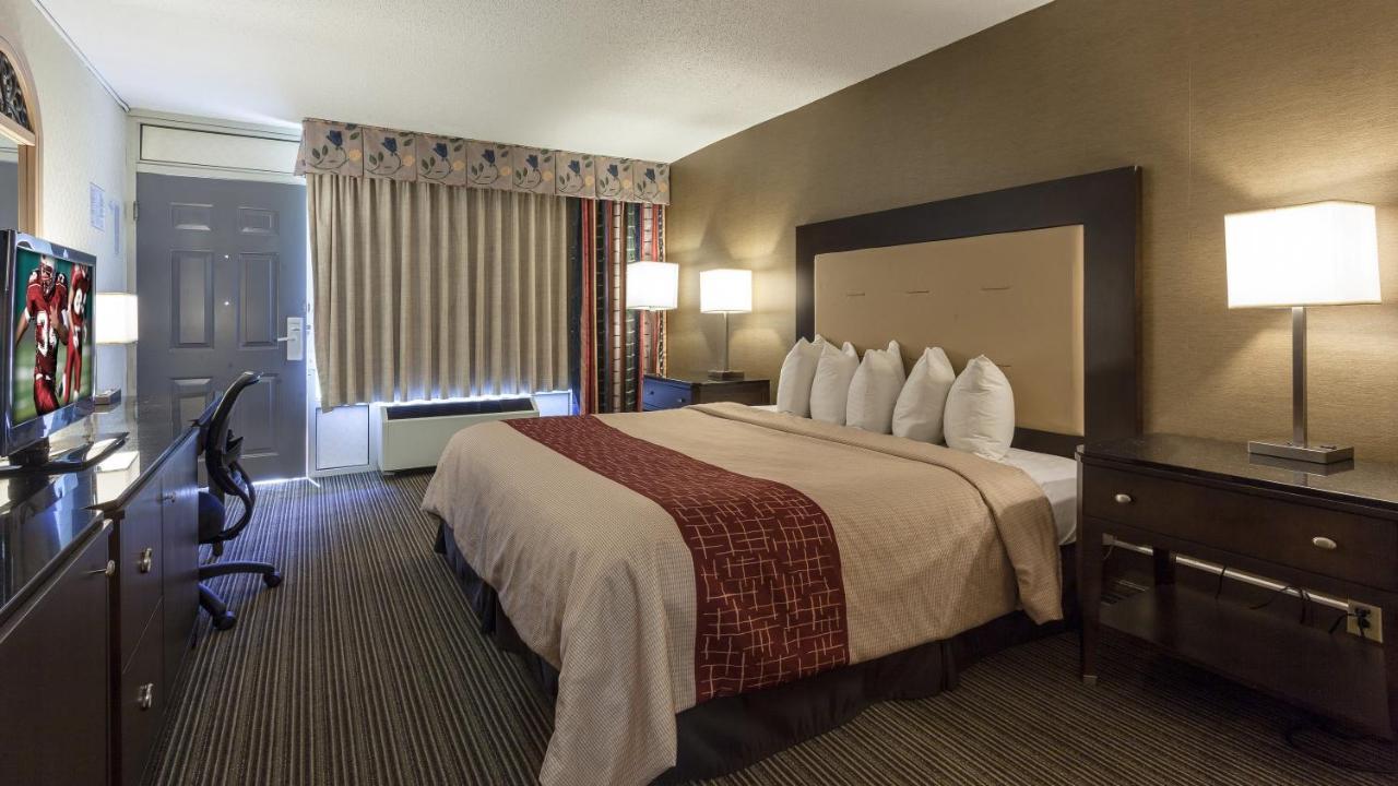 Red Roof Inn & Suites Dekalb Esterno foto