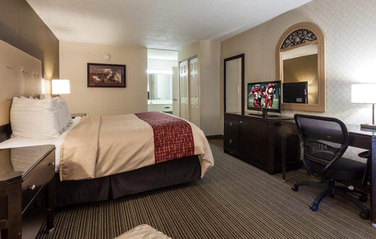 Red Roof Inn & Suites Dekalb Esterno foto