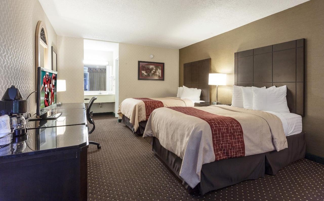 Red Roof Inn & Suites Dekalb Esterno foto