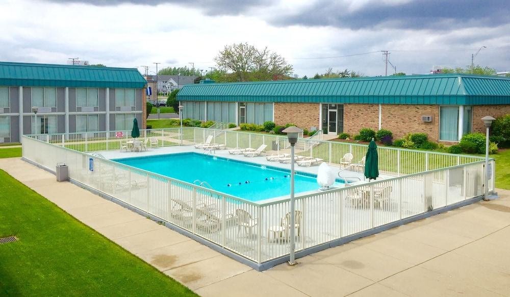 Red Roof Inn & Suites Dekalb Esterno foto