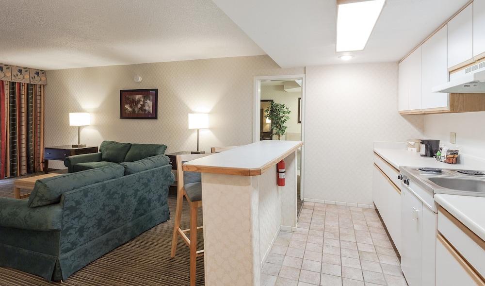 Red Roof Inn & Suites Dekalb Esterno foto