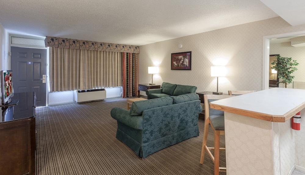 Red Roof Inn & Suites Dekalb Esterno foto