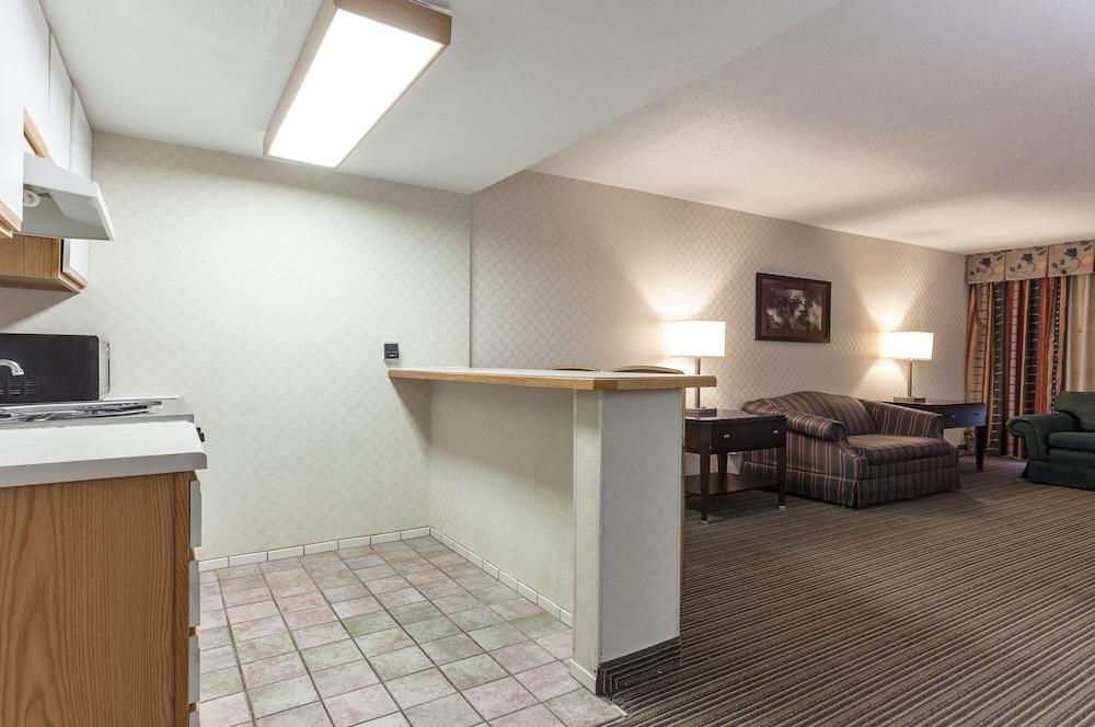 Red Roof Inn & Suites Dekalb Esterno foto