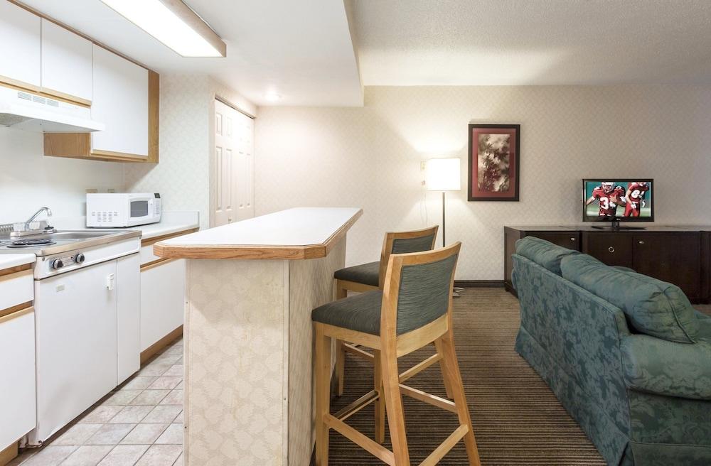 Red Roof Inn & Suites Dekalb Esterno foto