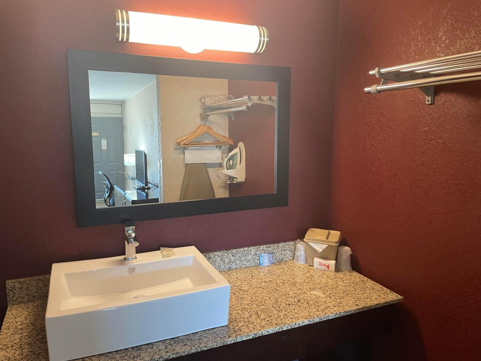 Red Roof Inn & Suites Dekalb Esterno foto