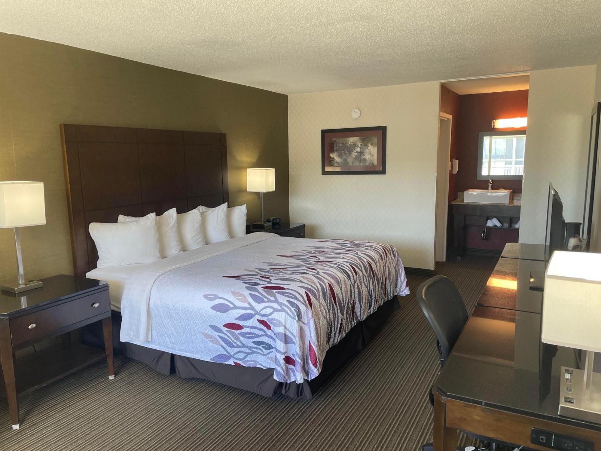 Red Roof Inn & Suites Dekalb Esterno foto