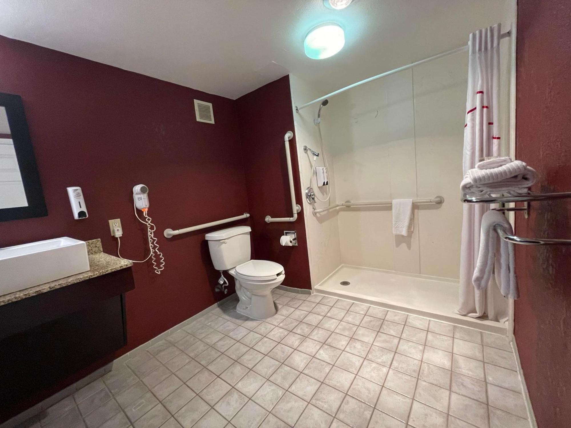 Red Roof Inn & Suites Dekalb Esterno foto