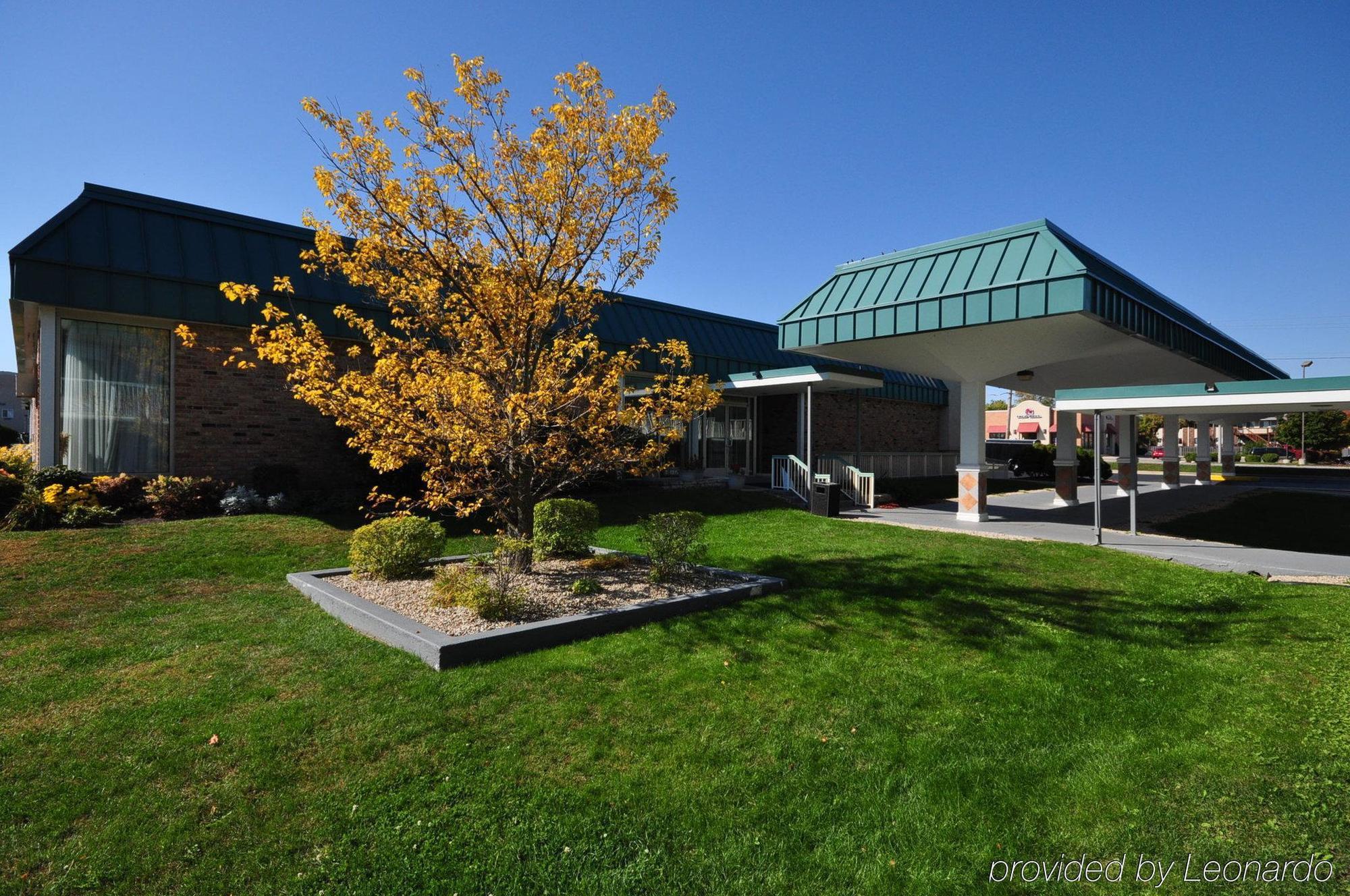 Red Roof Inn & Suites Dekalb Esterno foto